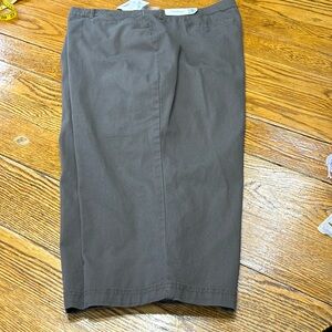 Croft & Barrow brown capris. Fabric is cotton and spandex.  Size 20W.